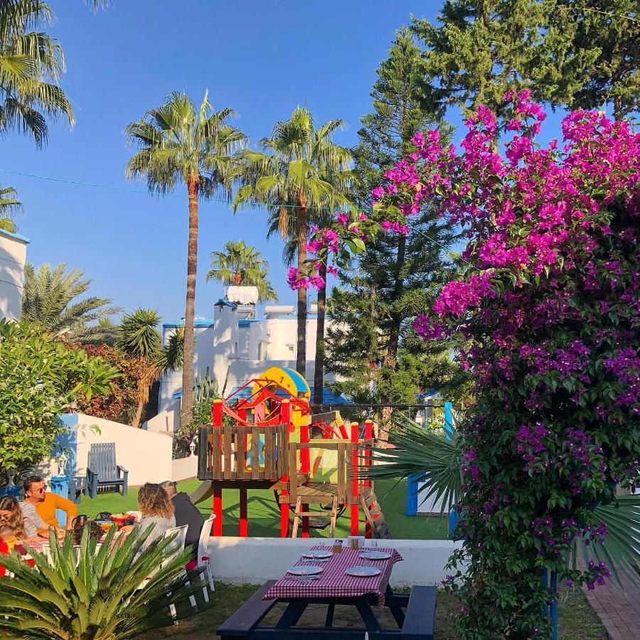 Hotel Pine Bay Club & Cakistes Breakfast Restaurant Next To Popular Kervansaray Beach (Adults Only) Kyrenia  Esterno foto